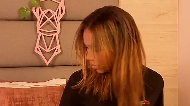 Snapshot of Lily_Miiller chatting on 10/26/25, 06:58 Lily Miiller online show from 10/26/25, 06:58