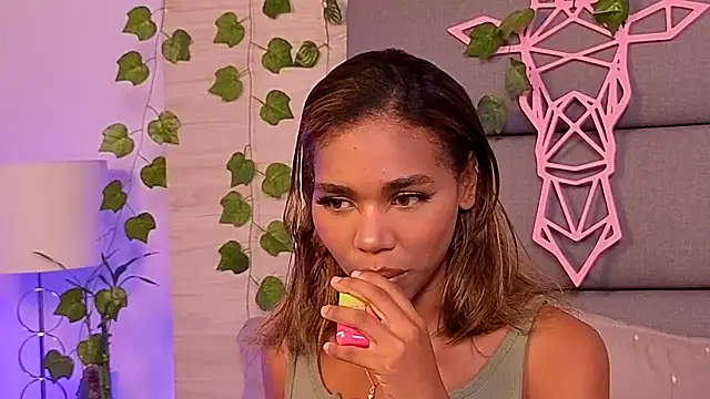 Snapshot of Lily_Miiller chatting on 11/06/25, 11:26 Lily Miiller online show from 11/06/25, 11:26