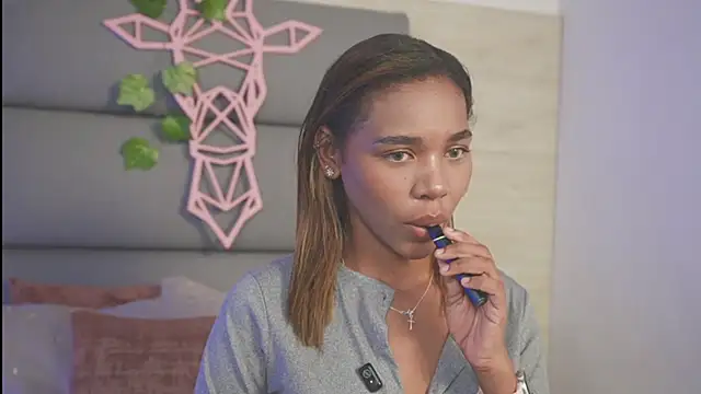 Snapshot of Lily_Miiller chatting on 11/21/25, 08:40 Lily Miiller online show from 11/21/25, 08:40