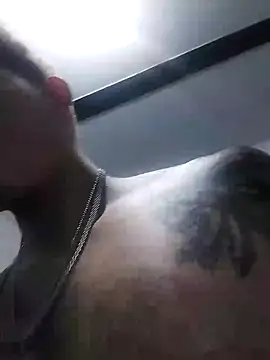 Snapshot of King_russo chatting on 02/20/25, 05:12 King russo online show from 02/20/25, 05:12