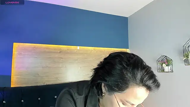 victoria byte online show from 12/15/25, 04:33