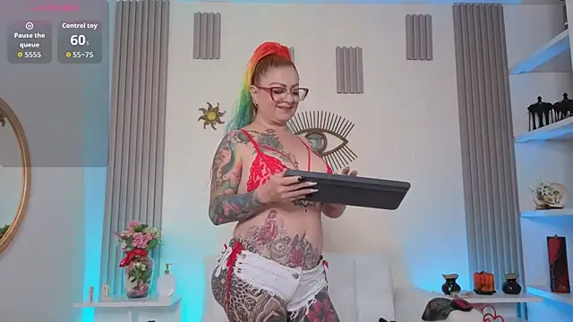 EMILY ROUSSE71 online show from 05/25/26, 10:38