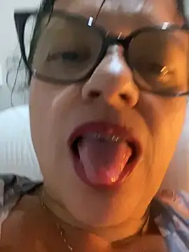 Sharongirl07 online show from 04/04/26, 03:38