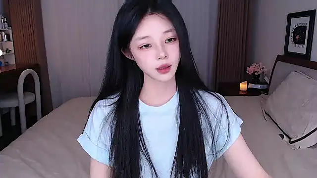 sweateanv  online show from 06/09/26, 12:06