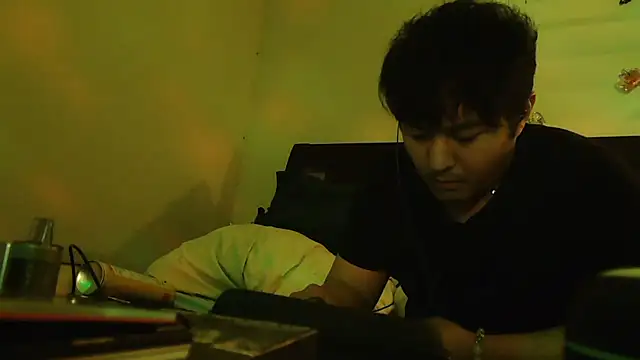 Snapshot of cloudyspun chatting on 11/22/25, 10:36 cloudyspun online show from 11/22/25, 10:36