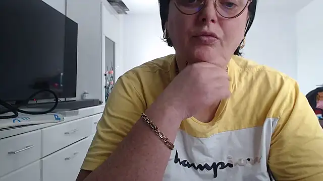 Amandamuller1982 online show from 10/14/25, 08:37