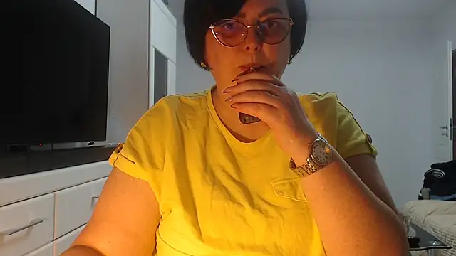 Amandamuller1982 online show from 04/13/26, 05:29