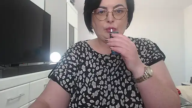 Amandamuller1982 online show from 05/05/26, 12:02
