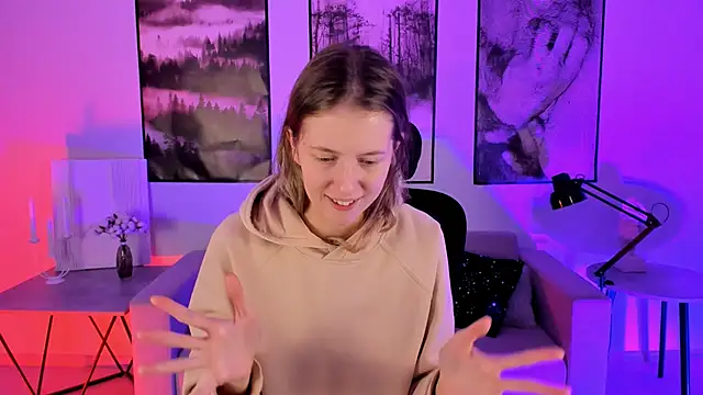 Snapshot of Sharon_Evansi chatting on 12/14/24, 03:47 Sharon Evansi online show from 12/14/24, 03:47