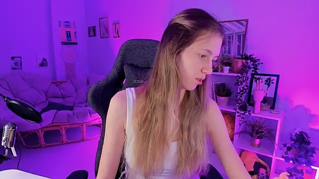 Snapshot of Sharon_Evansi chatting on 12/29/24, 11:29 Sharon Evansi online show from 12/29/24, 11:29