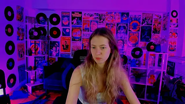 Snapshot of Sharon_Evansi chatting on 12/30/24, 08:43 Sharon Evansi online show from 12/30/24, 08:43