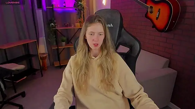 Snapshot of Sharon_Evansi chatting on 01/03/25, 03:01 Sharon Evansi online show from 01/03/25, 03:01