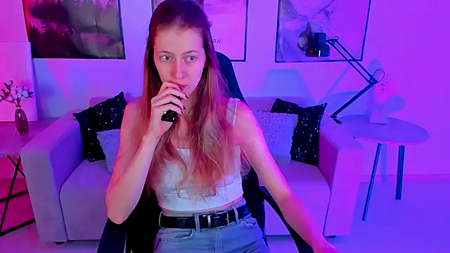 Snapshot of Sharon_Evansi chatting on 01/15/25, 11:53 Sharon Evansi online show from 01/15/25, 11:53