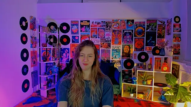 Snapshot of Sharon_Evansi chatting on 03/22/25, 02:58 Sharon Evansi online show from 03/22/25, 02:58