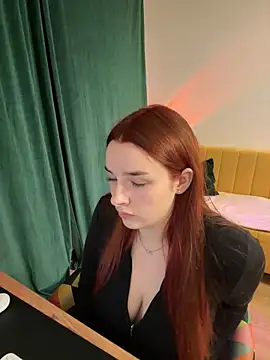 Snapshot of CookyDaisy chatting on 12/08/24, 04:39 CookyDaisy online show from 12/08/24, 04:39