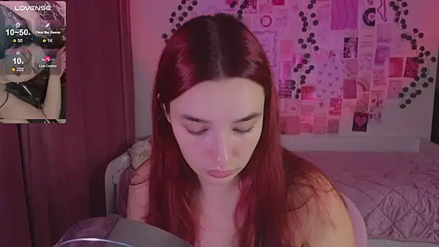 Snapshot of CookyDaisy chatting on 10/19/25, 12:22 CookyDaisy online show from 10/19/25, 12:22