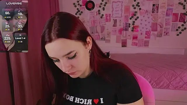 Snapshot of CookyDaisy chatting on 11/19/25, 08:31 CookyDaisy online show from 11/19/25, 08:31