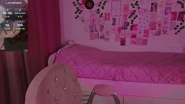 Snapshot of CookyDaisy chatting on 11/23/25, 12:32 CookyDaisy online show from 11/23/25, 12:32