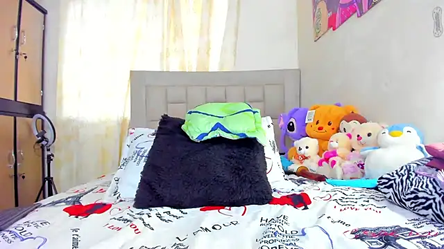 Snapshot of Miranda-brow chatting on 01/05/25, 08:52 Miranda-brow online show from 01/05/25, 08:52