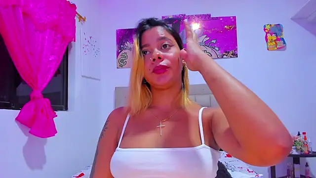 Snapshot of Miranda-brow chatting on 01/25/25, 01:10 Miranda-brow online show from 01/25/25, 01:10