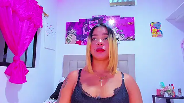 Snapshot of Miranda-brow chatting on 01/26/25, 01:31 Miranda-brow online show from 01/26/25, 01:31