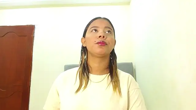 Snapshot of Miranda-brow chatting on 09/09/25, 01:05 Miranda-brow online show from 09/09/25, 01:05