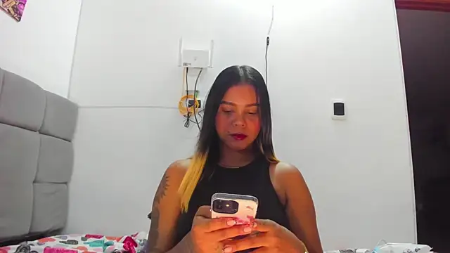 Snapshot of Miranda-brow chatting on 11/09/25, 04:11 Miranda-brow online show from 11/09/25, 04:11