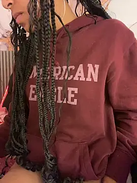 bonnie 18x online show from 11/24/25, 11:48