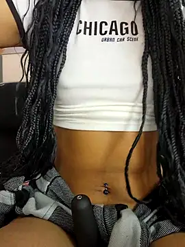 bonnie 18x online show from 12/01/25, 10:37