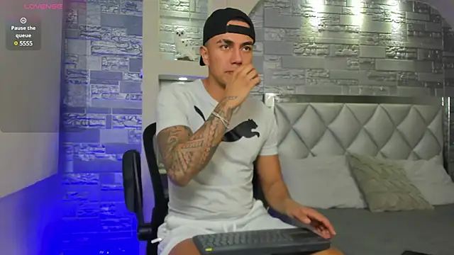 Aron Bolt online show from 01/21/25, 01:43