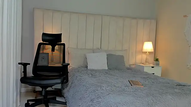 Aron Bolt online show from 03/11/25, 03:37