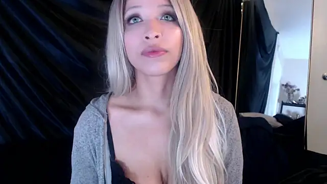 Snapshot of liadivina chatting on 02/01/25, 10:48 liadivina online show from 02/01/25, 10:48