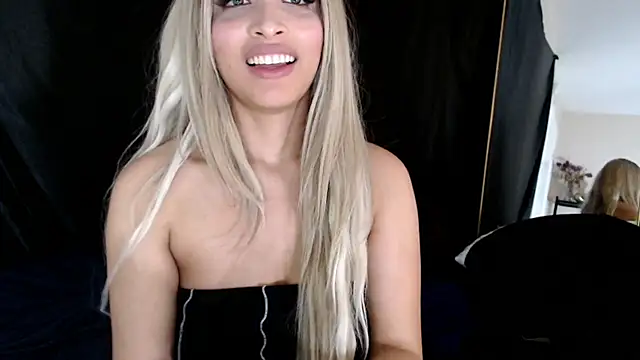 Snapshot of liadivina chatting on 02/17/25, 03:20 liadivina online show from 02/17/25, 03:20