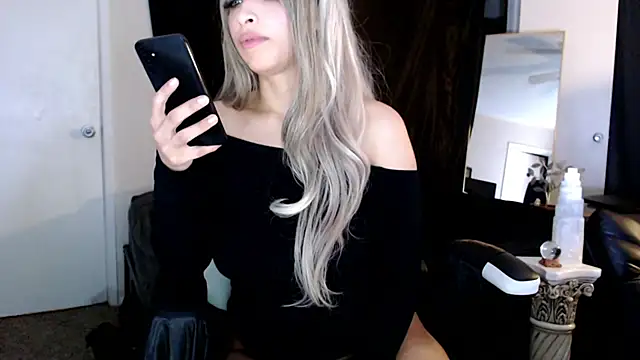 Snapshot of liadivina chatting on 03/13/25, 10:05 liadivina online show from 03/13/25, 10:05