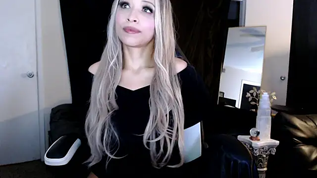 Snapshot of liadivina chatting on 03/14/25, 06:32 liadivina online show from 03/14/25, 06:32