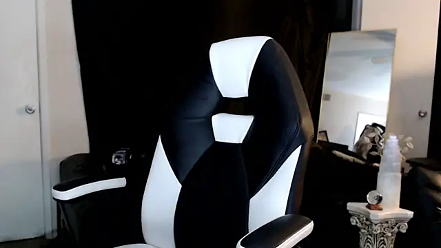 Snapshot of liadivina chatting on 03/17/25, 06:40 liadivina online show from 03/17/25, 06:40