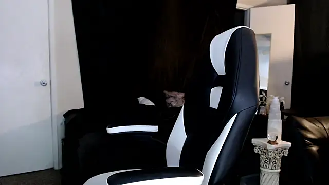 Snapshot of liadivina chatting on 03/19/25, 05:52 liadivina online show from 03/19/25, 05:52