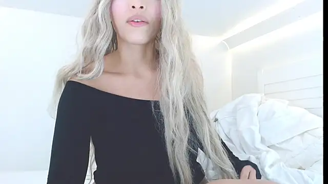 Snapshot of liadivina chatting on 11/19/25, 12:54 liadivina online show from 11/19/25, 12:54