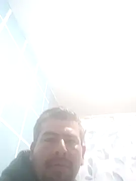 arongomez125 online show from 12/22/25, 08:33