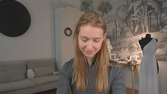 Snapshot of solar_bella chatting on 12/26/24, 01:21 solar bella online show from 12/26/24, 01:21