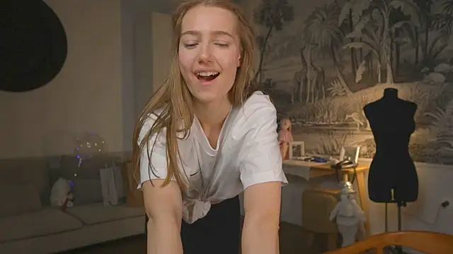 Snapshot of solar_bella chatting on 01/04/25, 05:05 solar bella online show from 01/04/25, 05:05