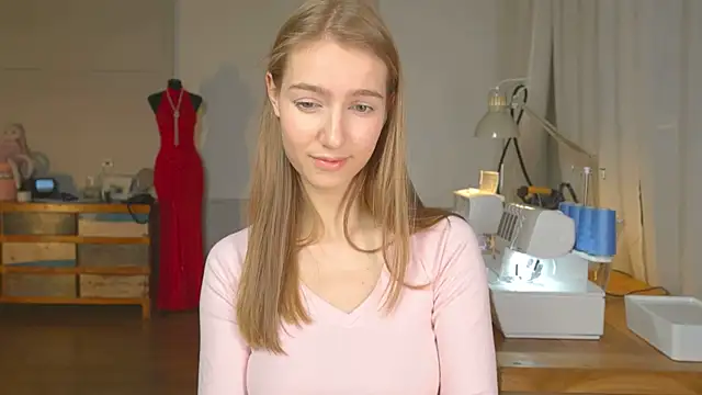 Snapshot of solar_bella chatting on 01/18/25, 04:31 solar bella online show from 01/18/25, 04:31