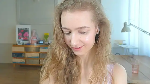 Snapshot of solar_bella chatting on 02/01/25, 11:10 solar bella online show from 02/01/25, 11:10