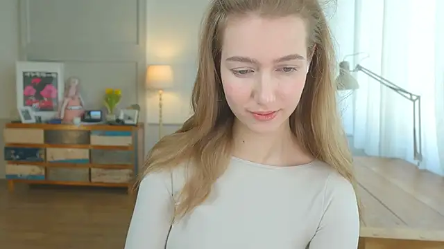 Snapshot of solar_bella chatting on 02/02/25, 11:08 solar bella online show from 02/02/25, 11:08