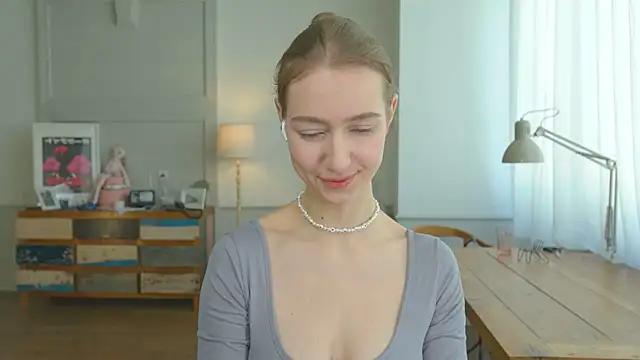 Snapshot of solar_bella chatting on 02/09/25, 11:04 solar bella online show from 02/09/25, 11:04