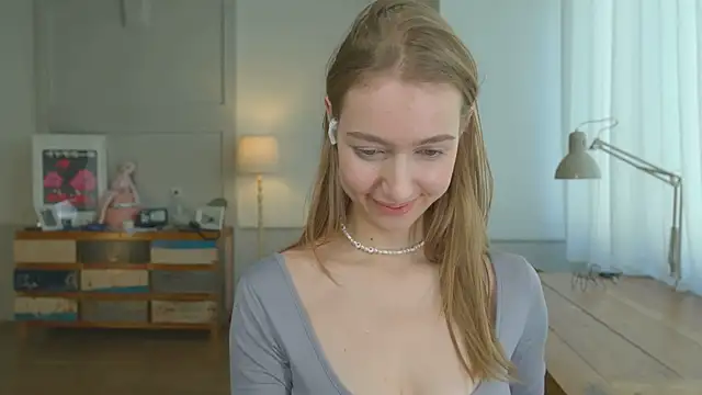 Snapshot of solar_bella chatting on 02/09/25, 02:07 solar bella online show from 02/09/25, 02:07