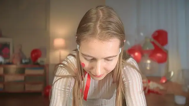 Snapshot of solar_bella chatting on 02/14/25, 03:05 solar bella online show from 02/14/25, 03:05