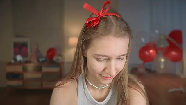 Snapshot of solar_bella chatting on 02/15/25, 03:39 solar bella online show from 02/15/25, 03:39