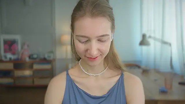 Snapshot of solar_bella chatting on 02/25/25, 11:08 solar bella online show from 02/25/25, 11:08