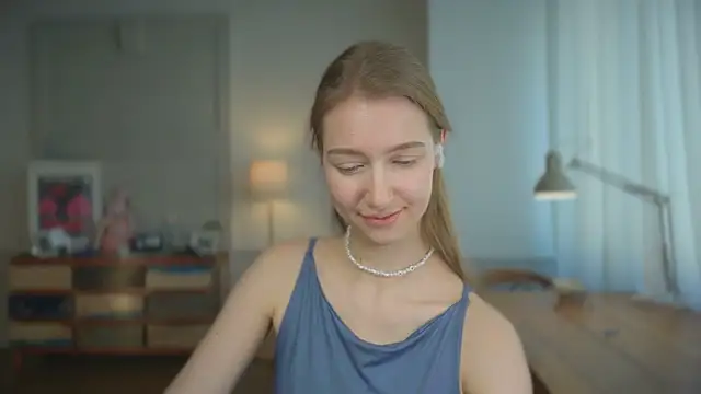 Snapshot of solar_bella chatting on 02/25/25, 02:11 solar bella online show from 02/25/25, 02:11